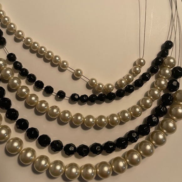 Multi stand necklace. Black beads and pearl beads. Good condition. - Picture 2 of 3